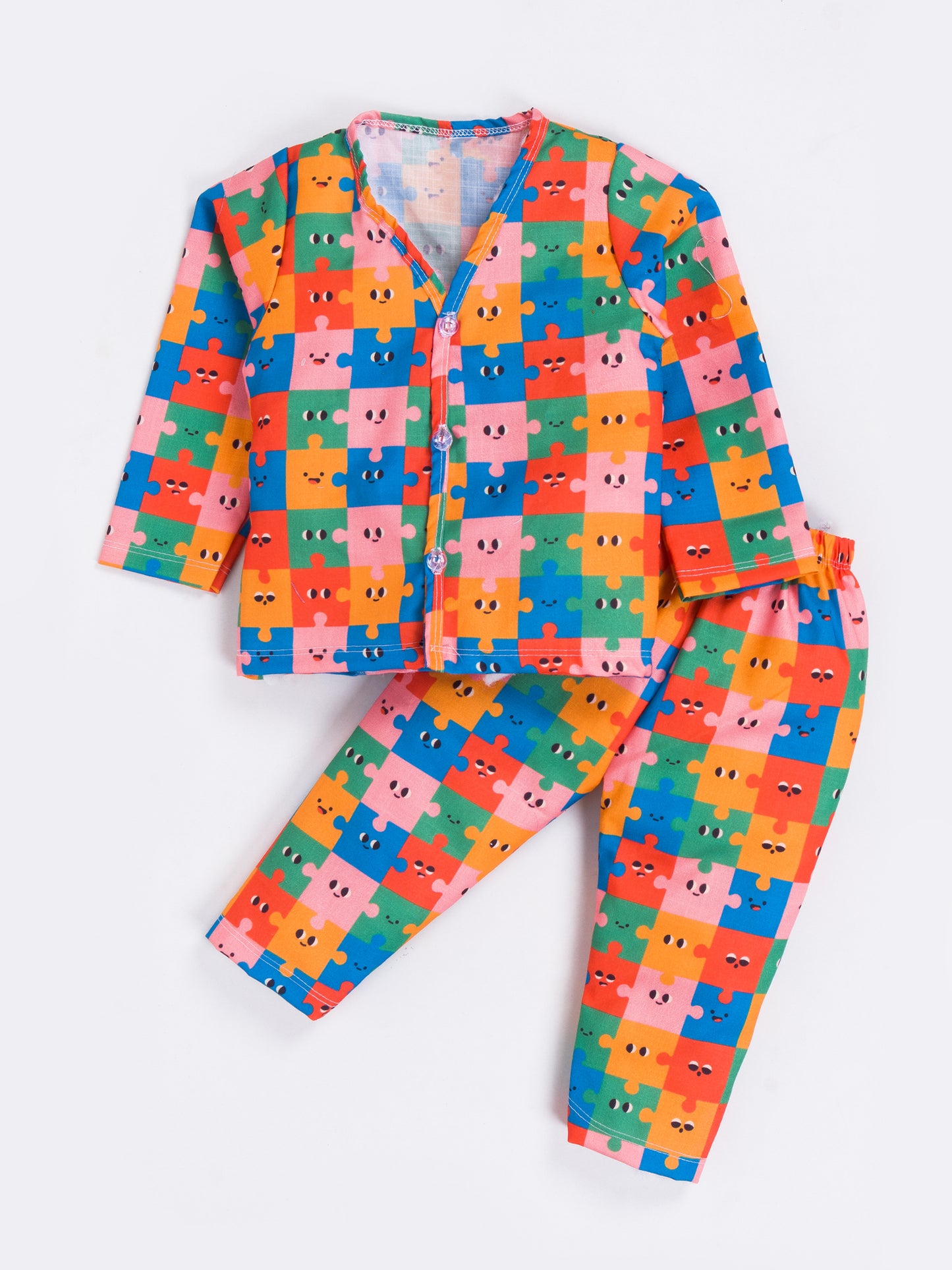 Dress your little hero in this vibrant and stylish 2-piece printed outfit