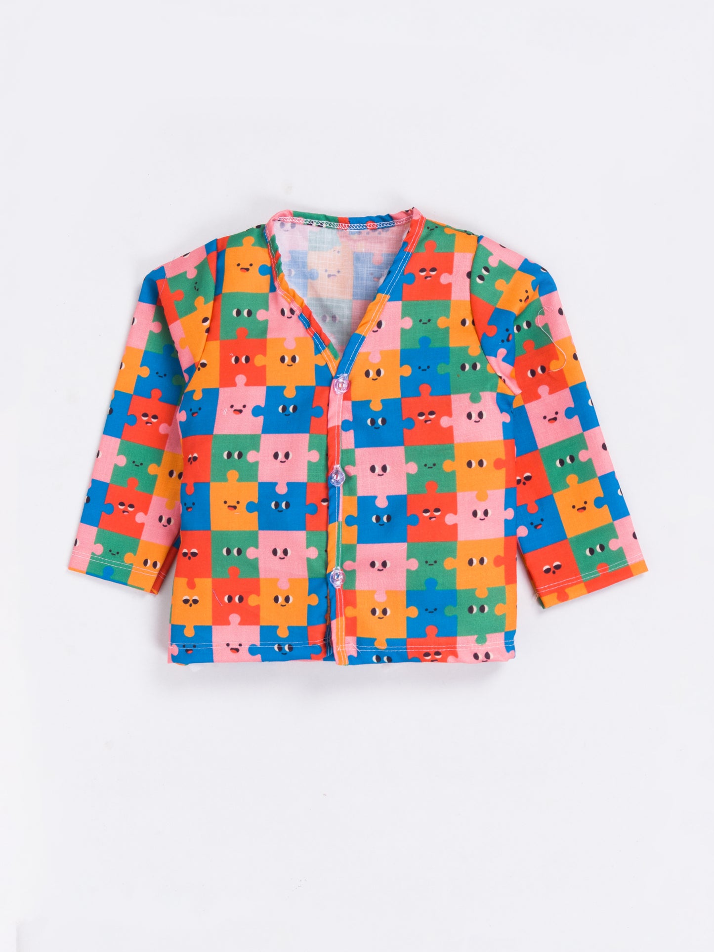 Dress your little hero in this vibrant and stylish 2-piece printed outfit