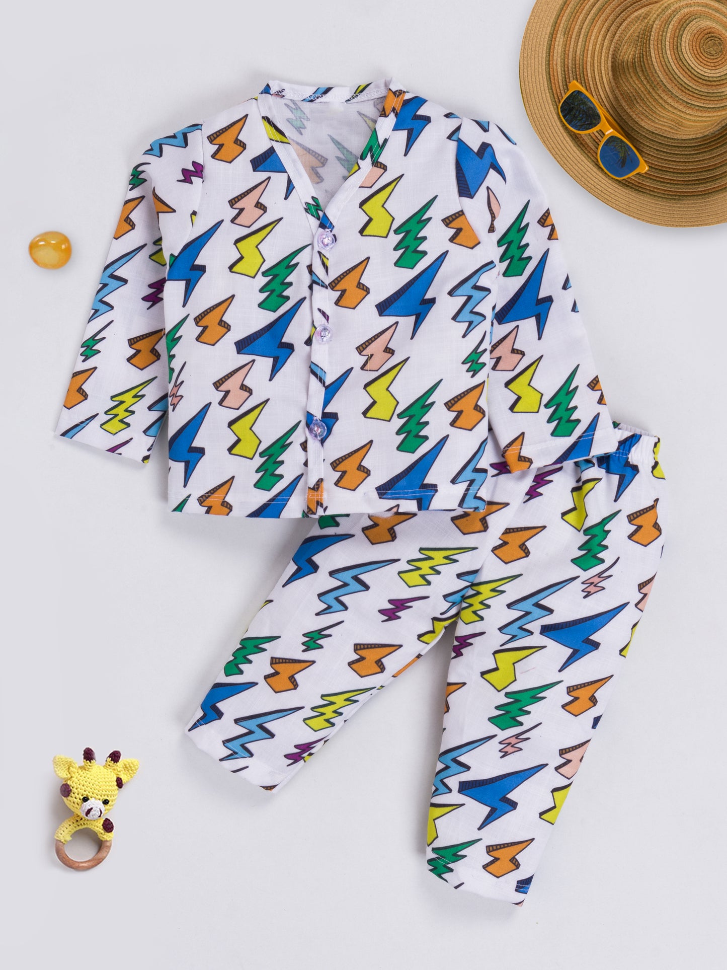 Dress your little hero in this vibrant and stylish 2-piece printed outfit