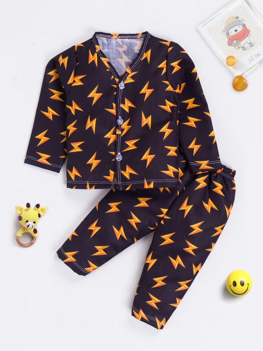 Dress your little hero in this vibrant and stylish 2-piece printed outfit