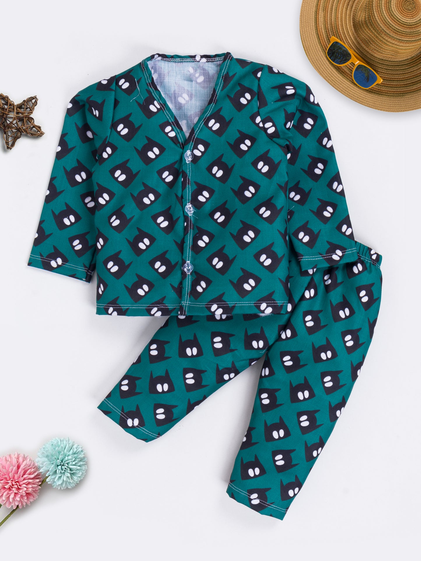 Dress your little hero in this vibrant and stylish 2-piece printed outfit