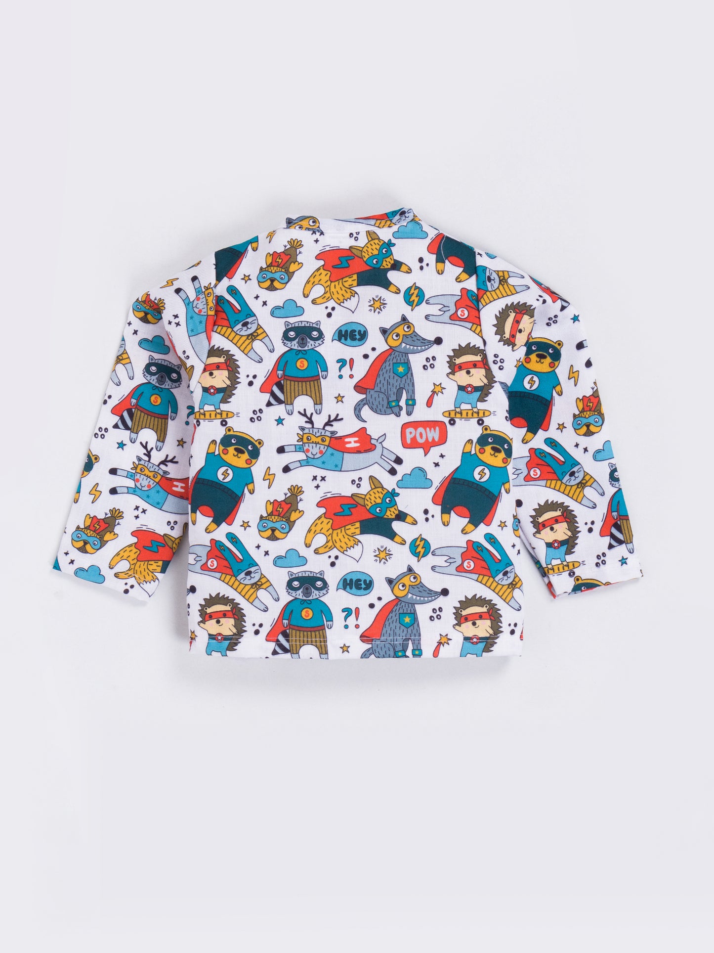 Dress your little hero in this vibrant and stylish 2-piece printed outfit